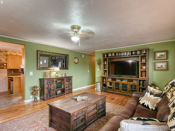 4th image of 321 NE 42nd St