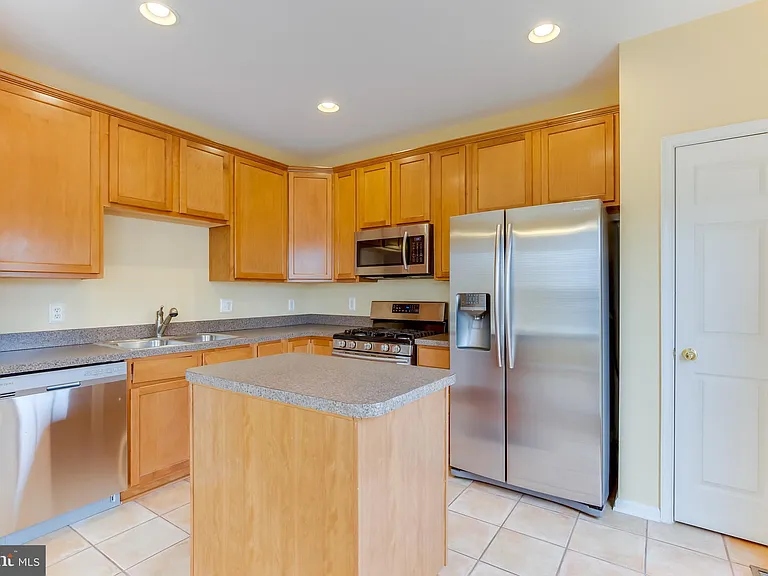 1014 Hampton St — Photo 8