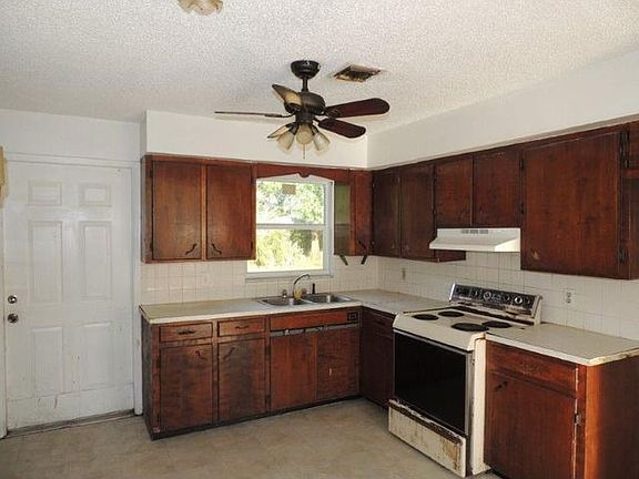 2nd image of 26311 Sherwood Ln
