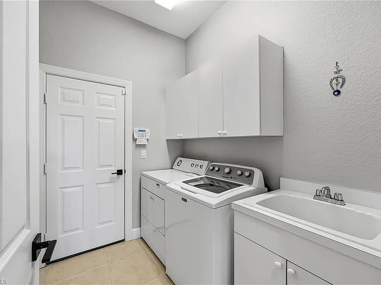 9024 Maverick Ct — Photo 31