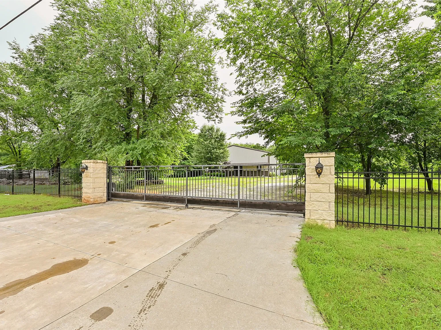 2 bed, 1.5 bath, 1750 sqft, $3,000 — Photo 3