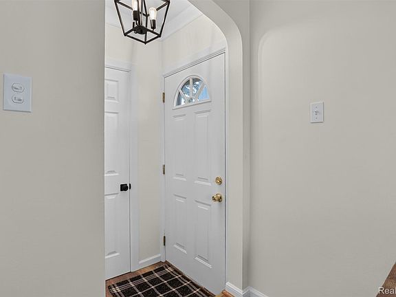 3rd image of 26072 Pennie St