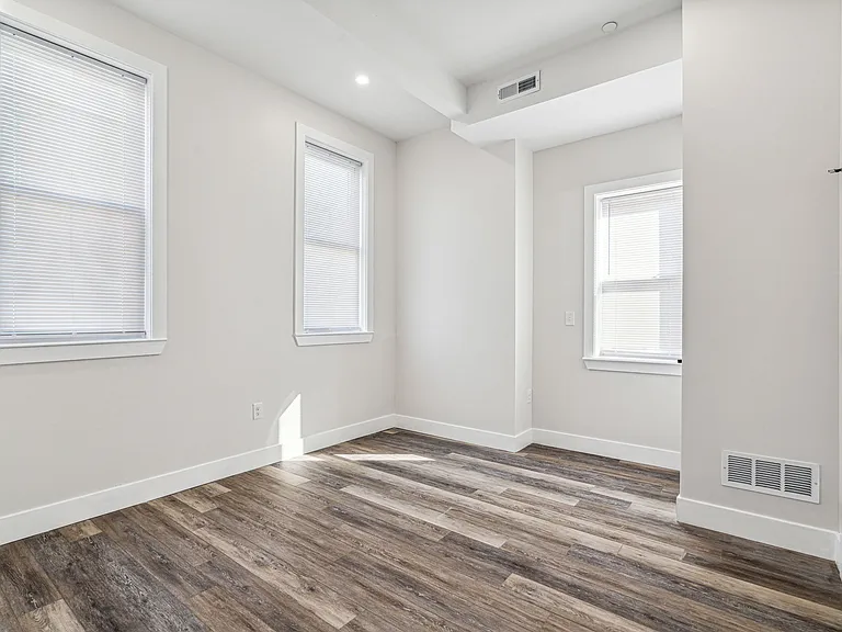 5601 Lansdowne Ave #2 — Photo 8