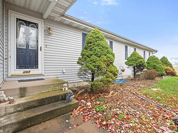 3rd image of 407 W Oak St