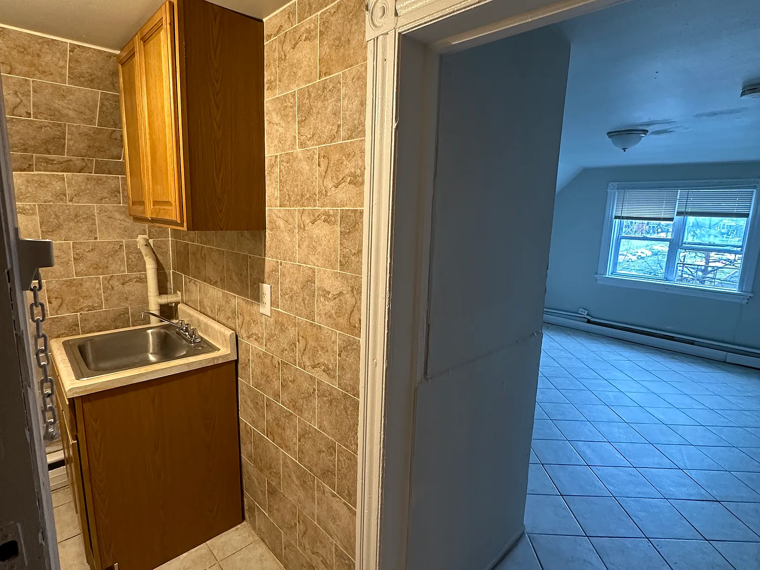 Studio, 800 sqft, $1,050 — Photo 2