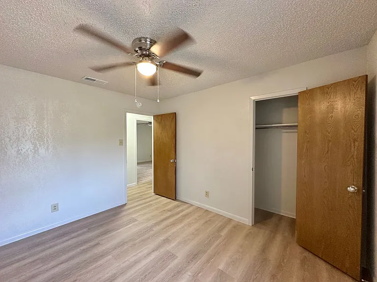 1300 Gowen Dr — Photo 28