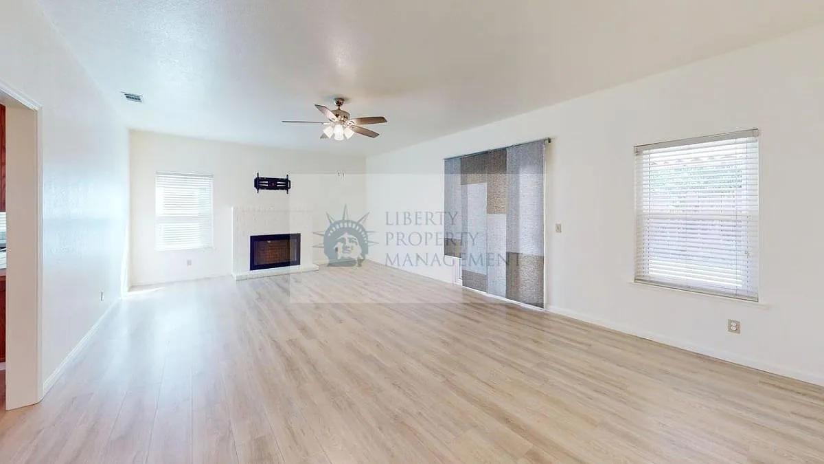5 bed, 2553 sqft, $2,950 — Photo 4