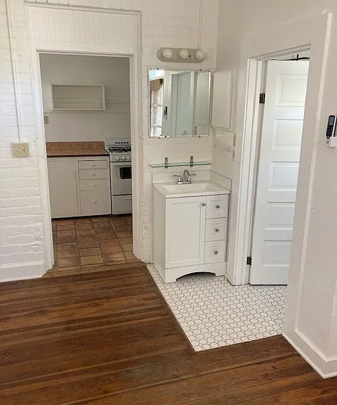 917 N Hoff Ave — Photo 17