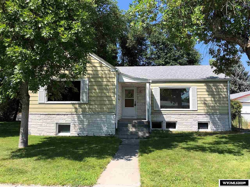 1st image of 102 E Pershing Ave