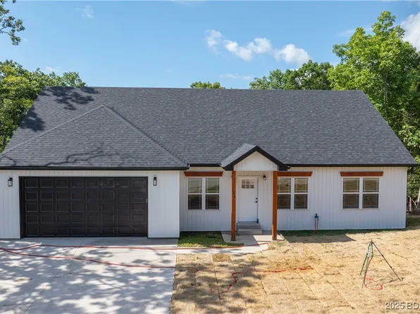 1778 Country Club Dr, Lake Ozark, MO 65049