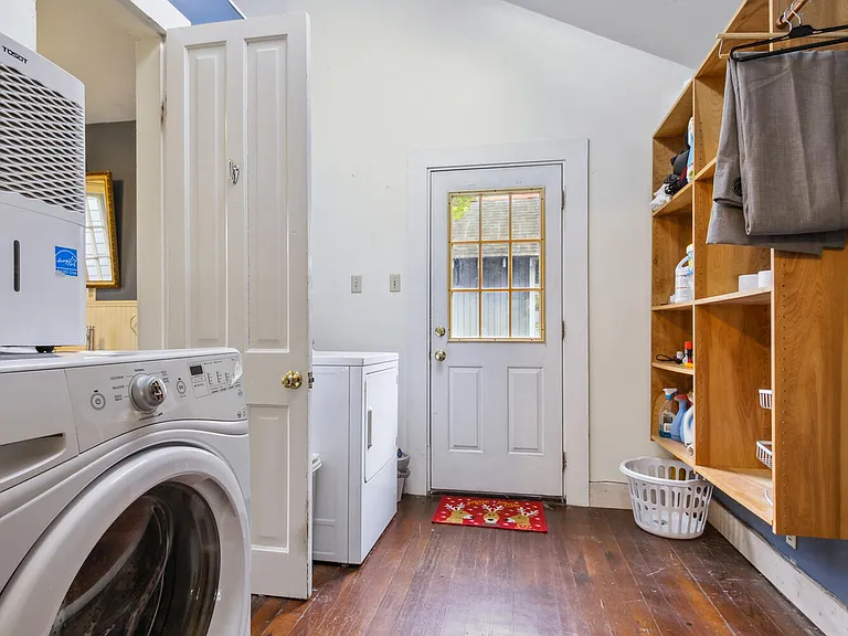 414 Delaronde St — Photo 8