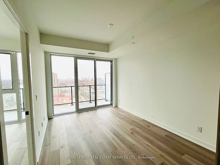 5 Defries St #2009 — Photo 4