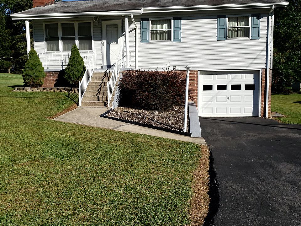 1st image of 202 Wilton Ave
