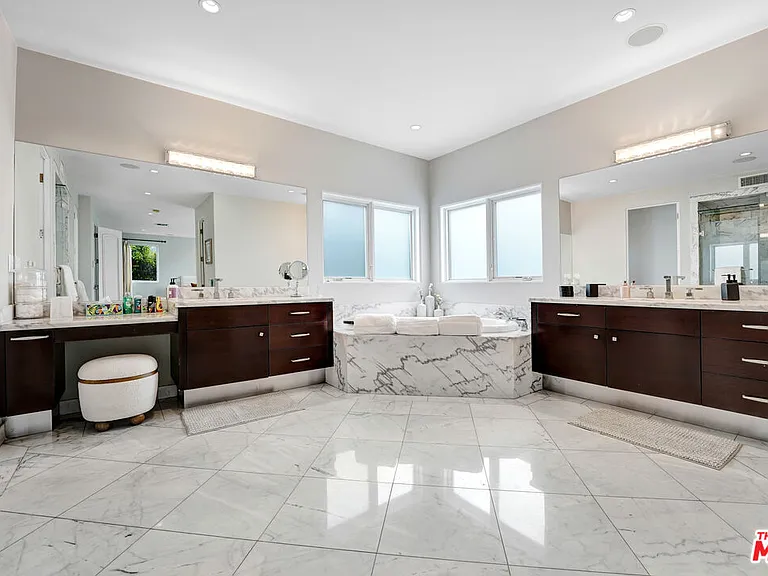 841 N Crescent Heights Blvd — Photo 15