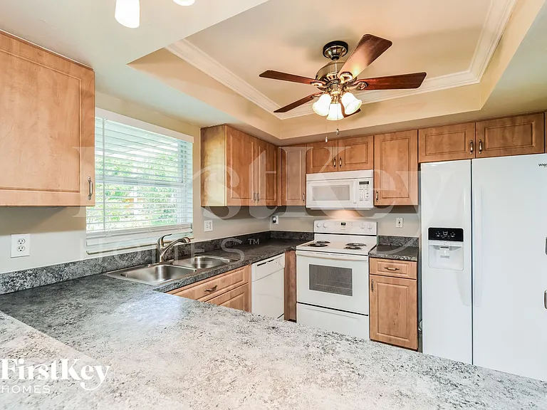 2918 SE 8th Pl — Photo 6