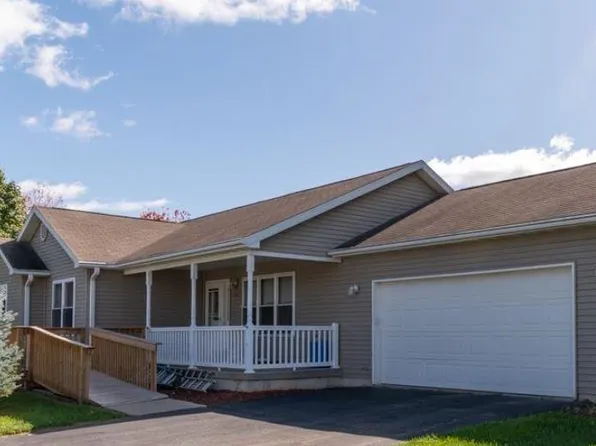 404 W North St, Creston, IL 60113