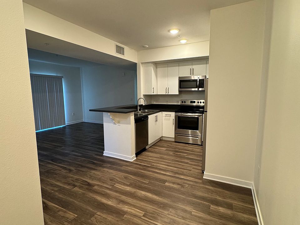1st image of 10240 Commerce Ave #308