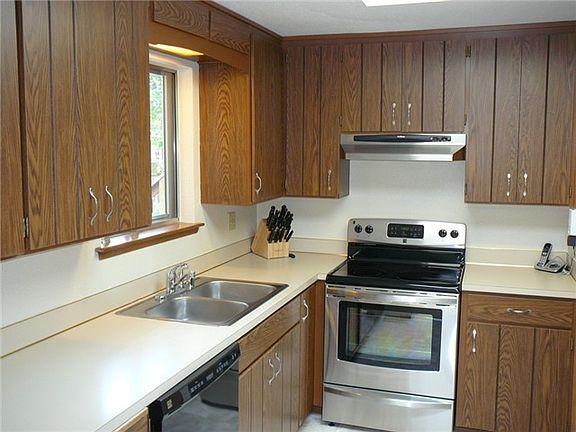 4th image of 3015 Corfu Blvd NE