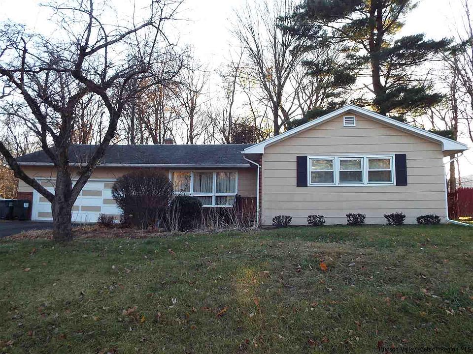 1st image of 8 Meadow Ct