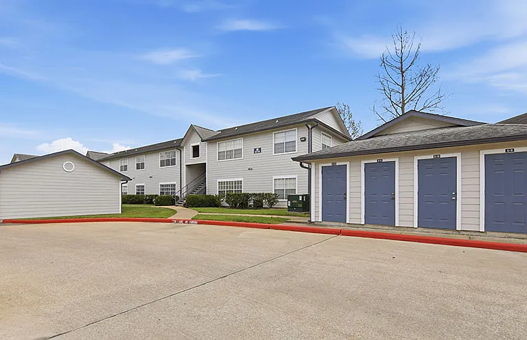 Willow Lake Apartments — Photo 25
