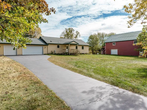 4585 S Chana Rd, Chana, IL 61015