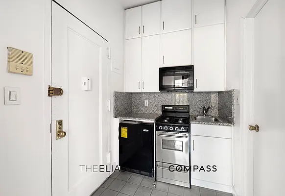 Rented by Compass | media 7