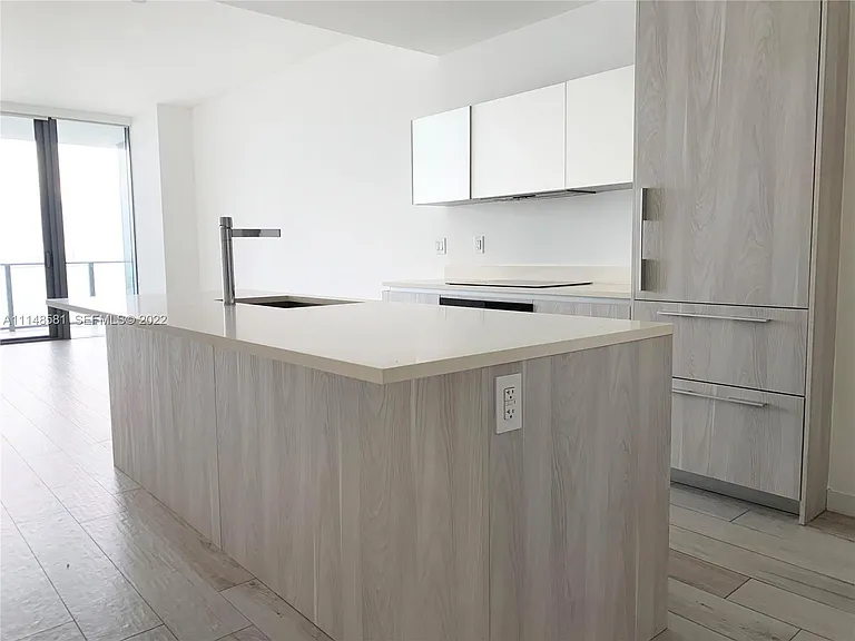 480 NE 31st St — Photo 16