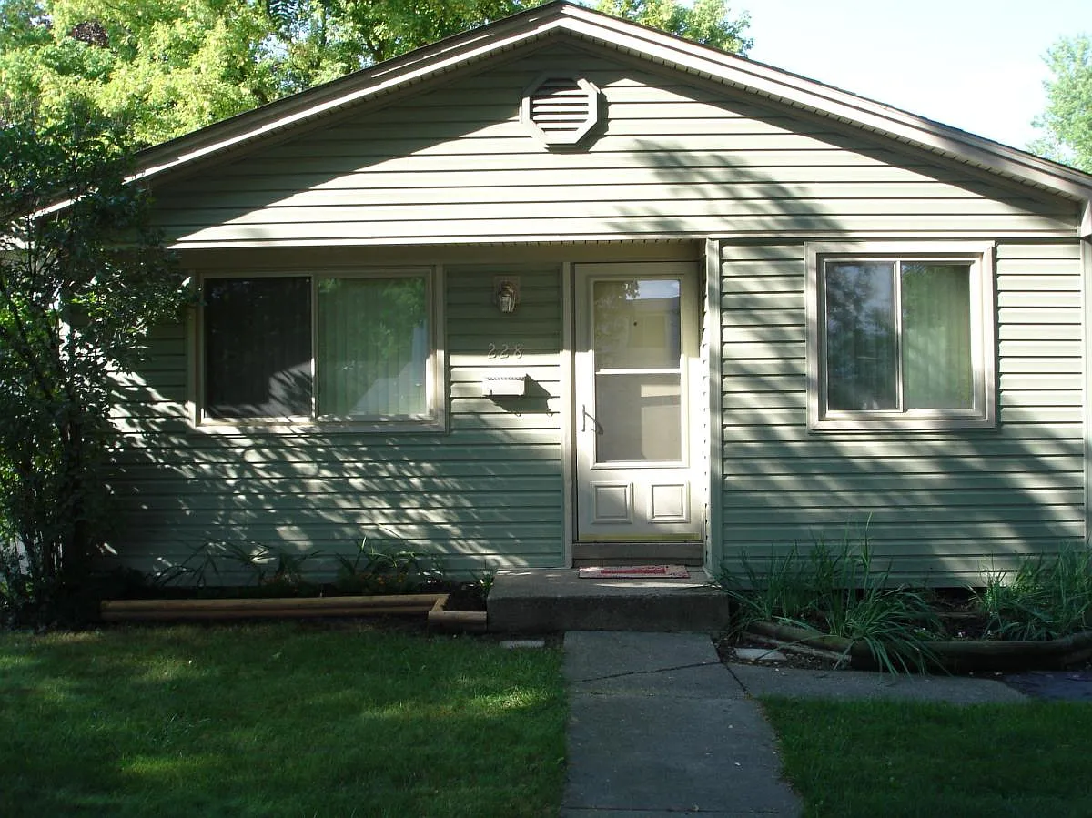228 W Beverly Ave photo 1