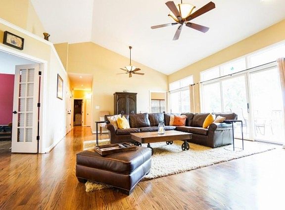 3rd image of 4922 Lake Haven Dr