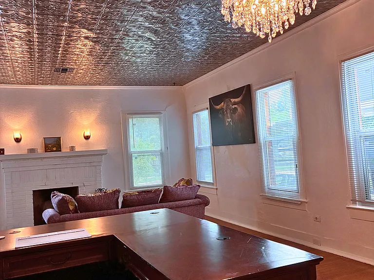 1721 W Summit Ave — Photo 2