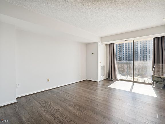3rd image of 7401 Westlake Ter APT 509