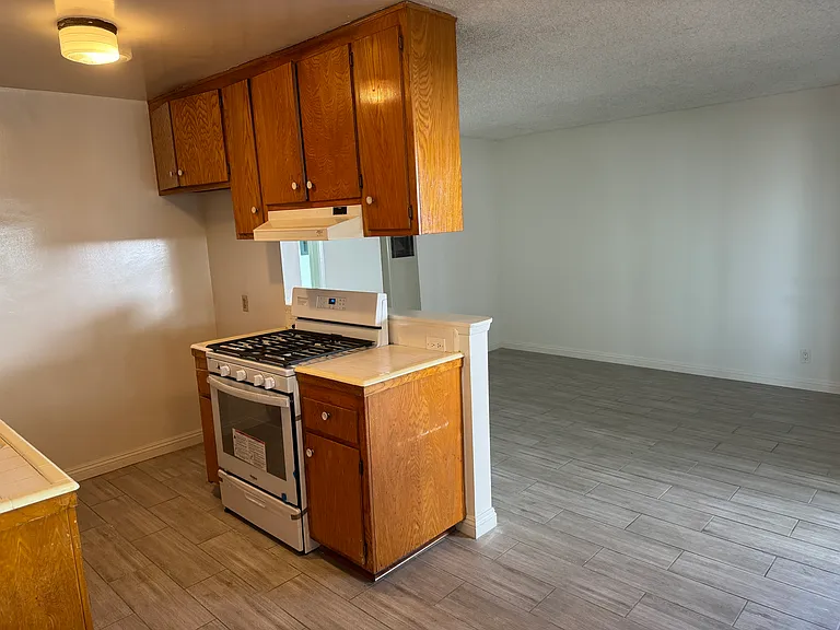 921 E Las Tunas Dr — Photo 20