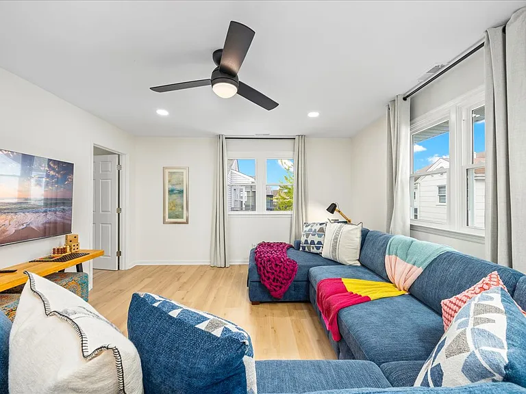 7024 Calvert Ave #B — Photo 32