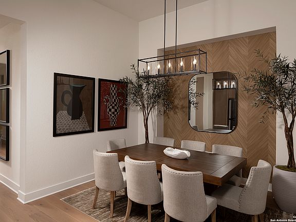 5th image of 303 Ainslie St W