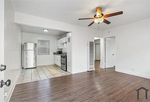 1351 E 51st St #2 — Photo 7