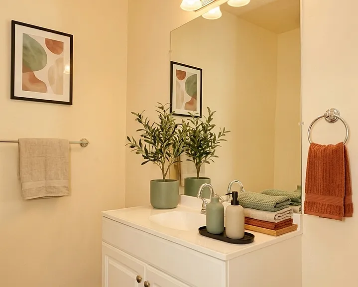 Evanston Apartments - Located on the north side of Fremont — Photo 17