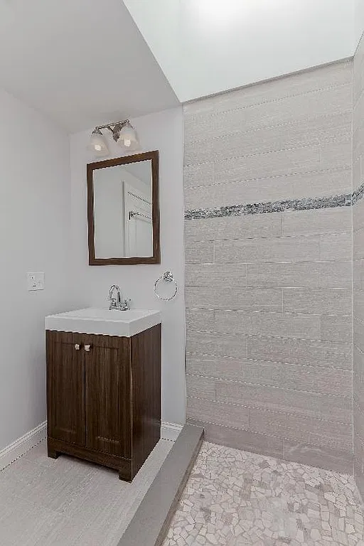 6 bed, 9999 sqft, $11,000 — Photo 1