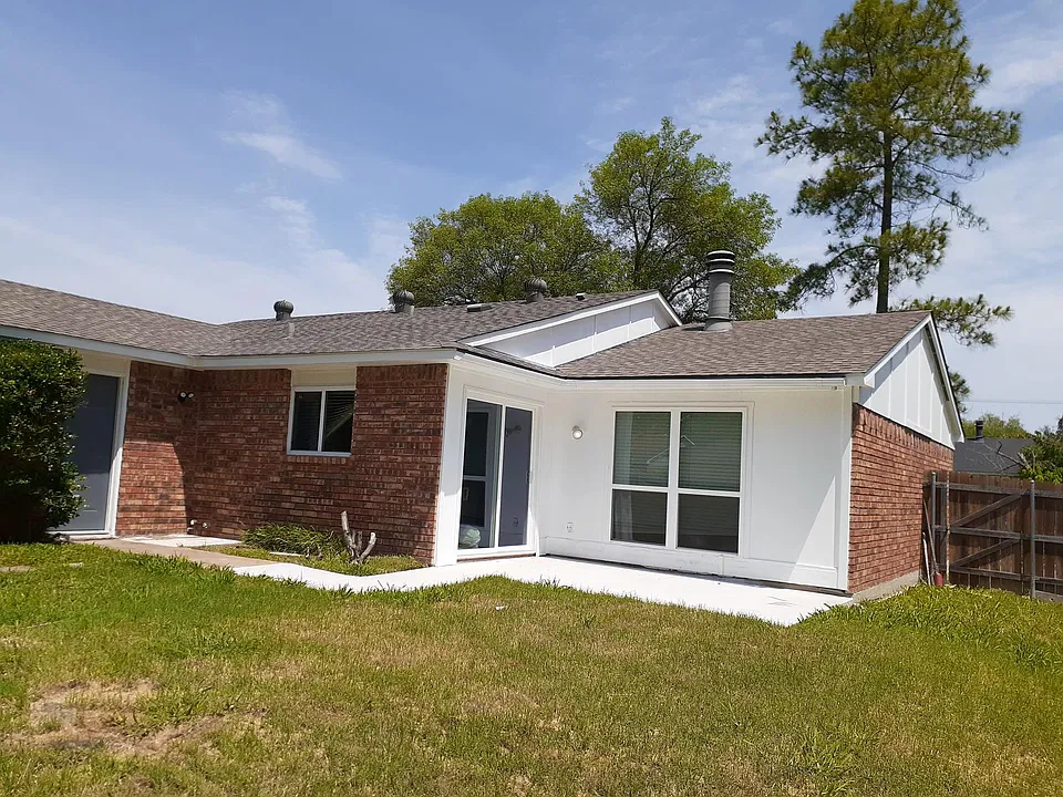 9022 Millwood Dr