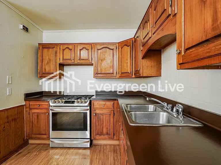 315 S 60th St — Photo 4