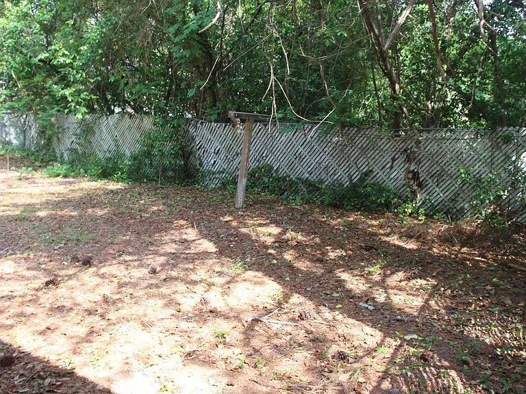 1306 Maryland Dr #B — Photo 15