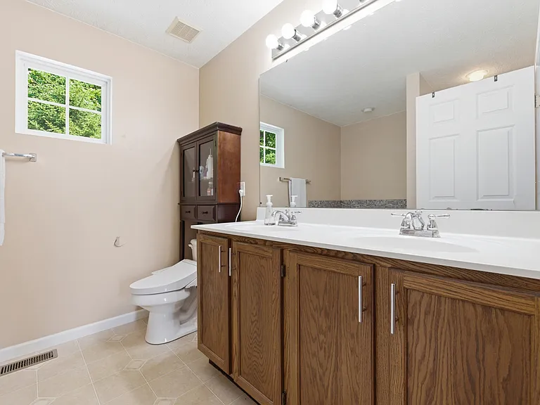 Primary Bedroom Ensuite Full Bathroom
