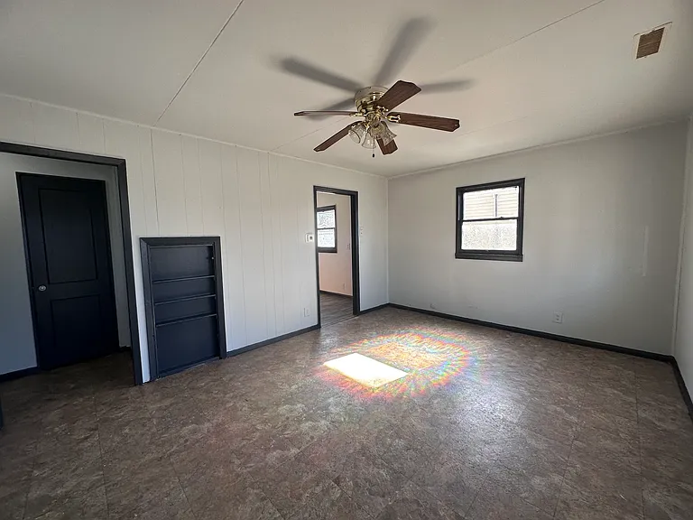 1005 Giddings St — Photo 6
