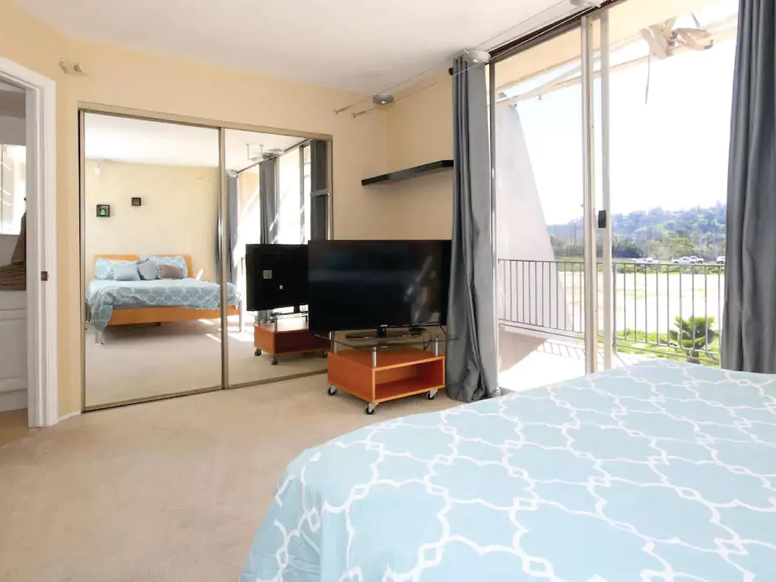 2 bed, 2.5 bath, 1334 sqft, $3,250 — Photo 3