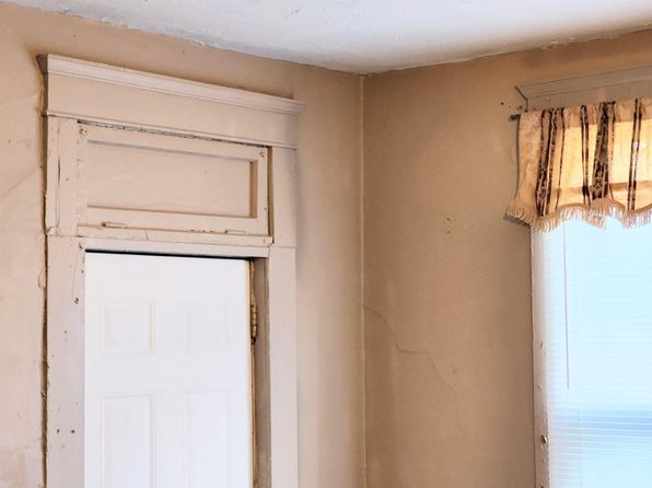 fort-wayne-indiana-445010387 picture