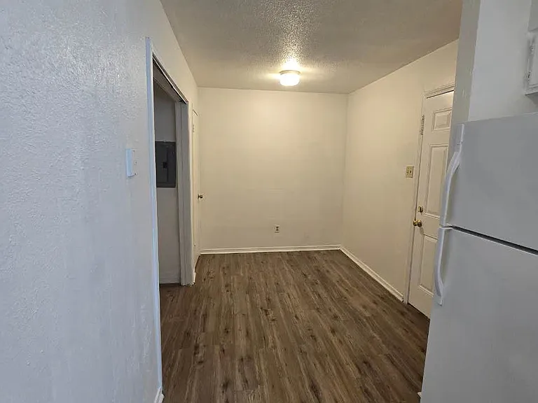 308 Duke Dr #B — Photo 3