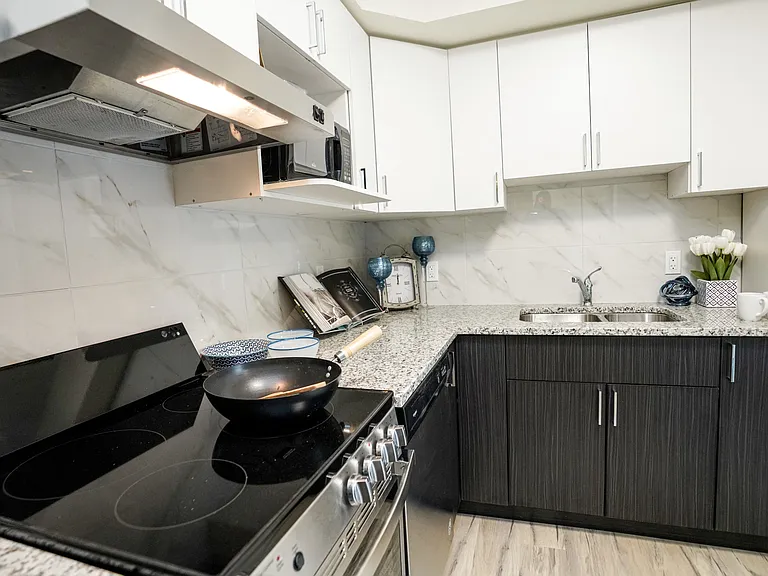 258 Lester St — Photo 1