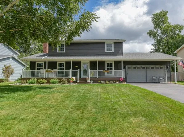 28 Stallion Cir, Rochester, NY 14626