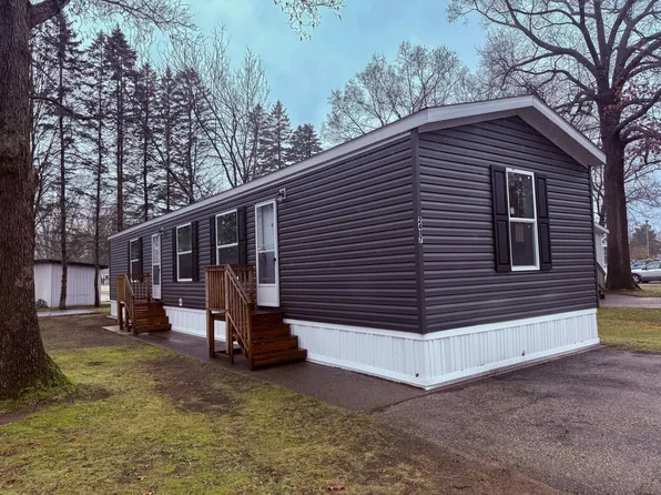 2417 Oak Rd, Twin Lake, MI 49457