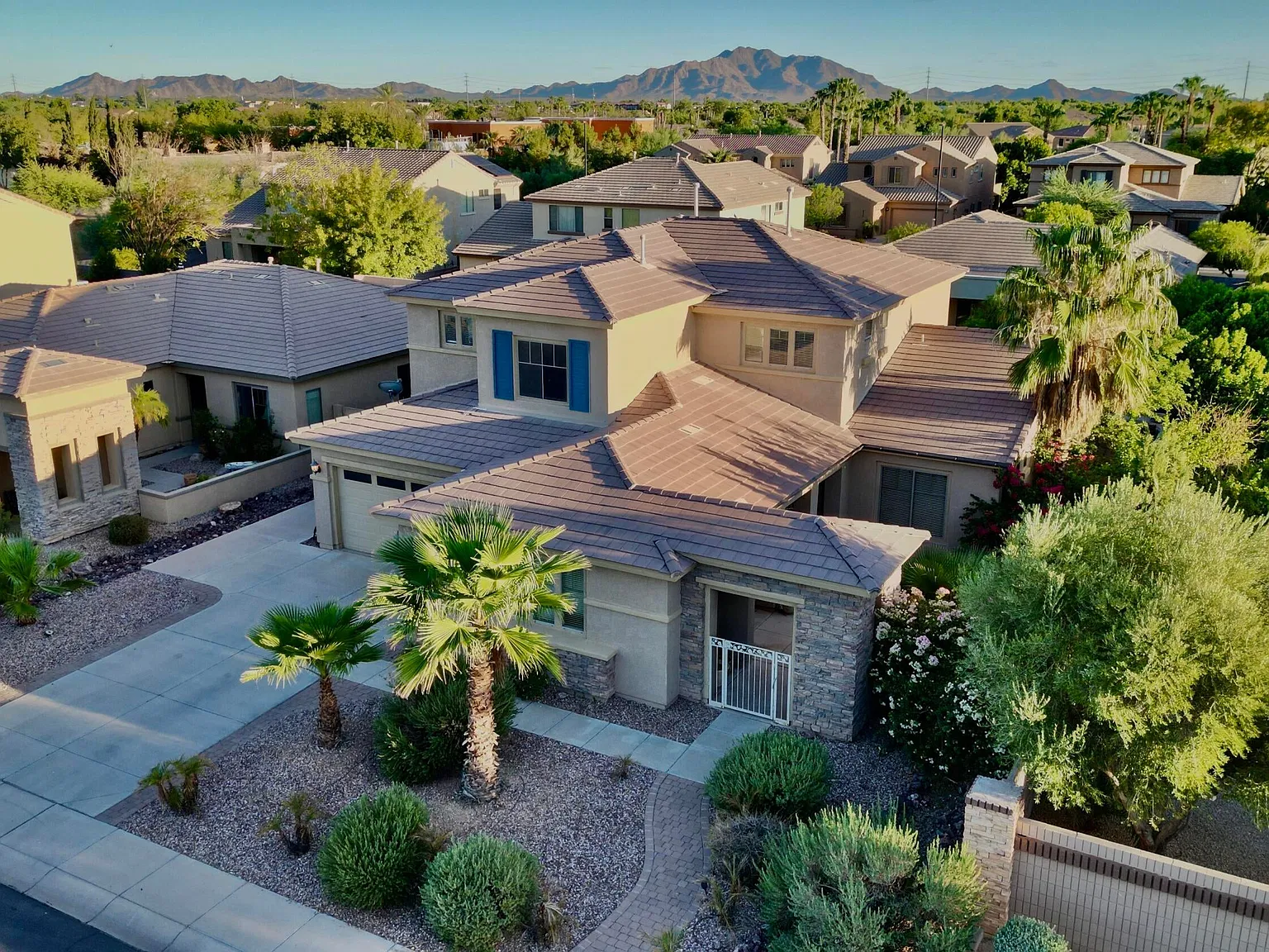 5 bed, 3.5 bath, 3787 sqft, $4,100 — Photo 1