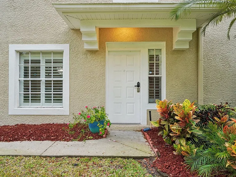 2243 Andover Cir — Photo 3